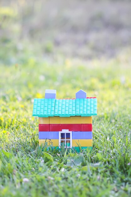 Photo close-up of toy on field