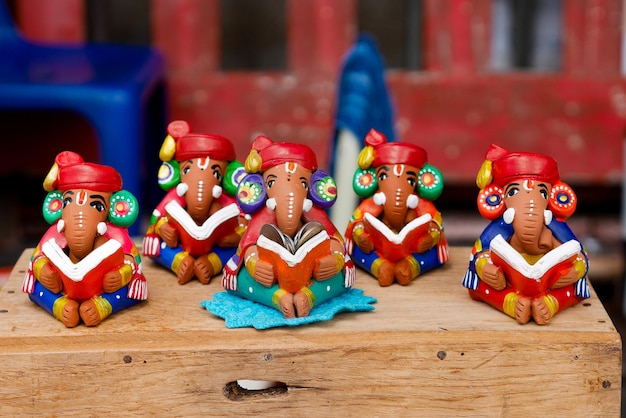 Photo close-up of toys on table