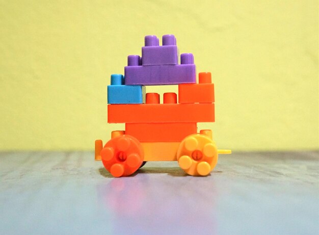 Photo close-up of toys on table