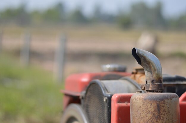 Photo close-up of tractor outdoors