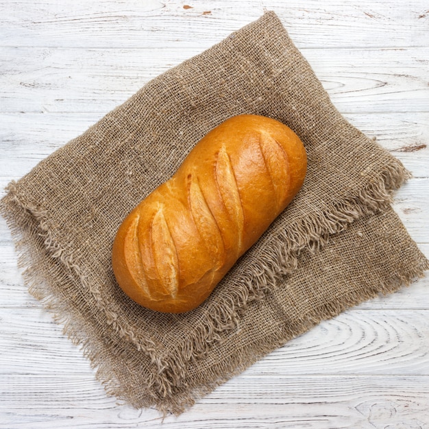 Primo piano di pane fresco tradizionale.