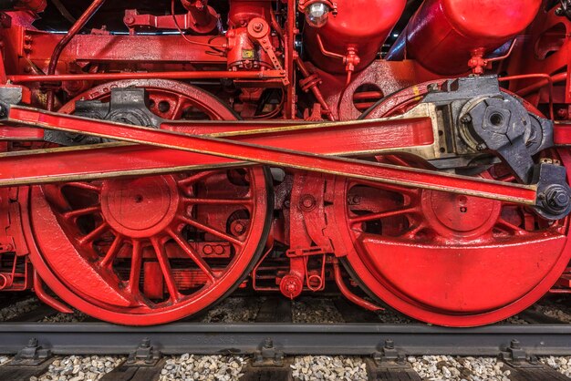 Photo close-up of train wheels