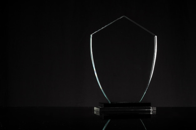 Photo close-up of trophy on table against black background