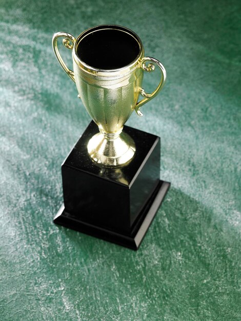 Photo close-up of trophy on table