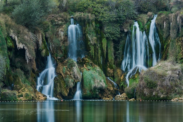 Close-up uitzicht op Kravica waterval Bosnië