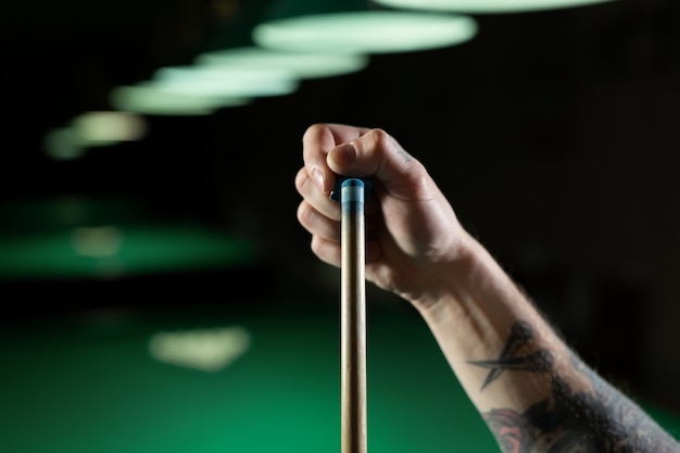 Photo close up of a unrecognizable man chalking pool cue.