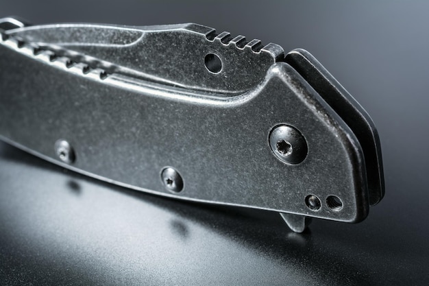 Photo close-up of utility knife on table