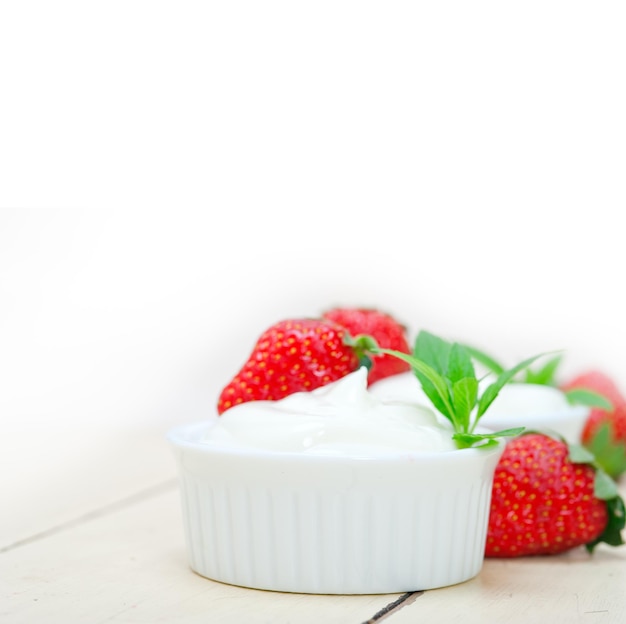 Foto close-up van aardbeien op een witte achtergrond