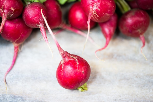 Foto close-up van aardbeien op tafel