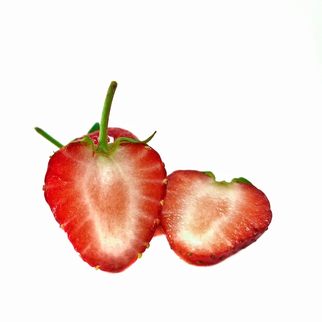Close-up van aardbeien tegen een witte achtergrond