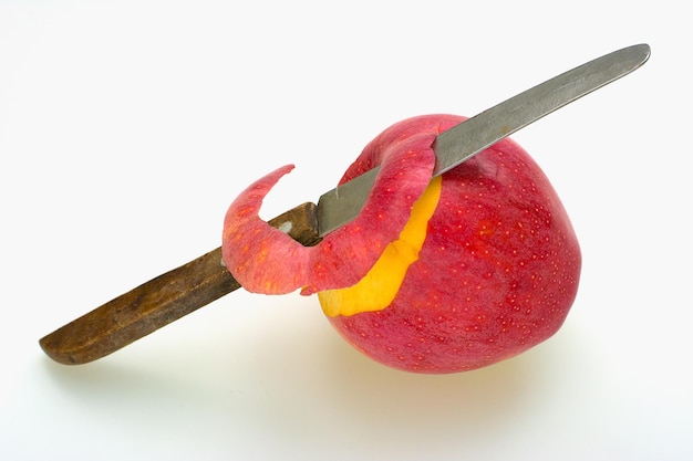 Foto close-up van aardbeien tegen een witte achtergrond