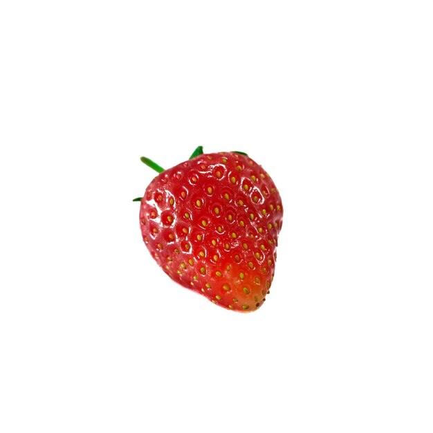 Foto close-up van aardbeien tegen een witte achtergrond