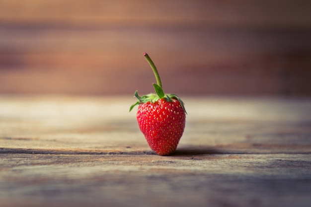 Close-up van aardbeifruit op houten grunge