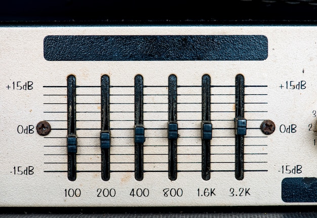 Foto close-up van antieke uitstekende stereosysteemmacro