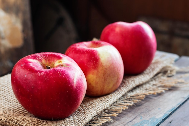 Close-up van appels op tafel