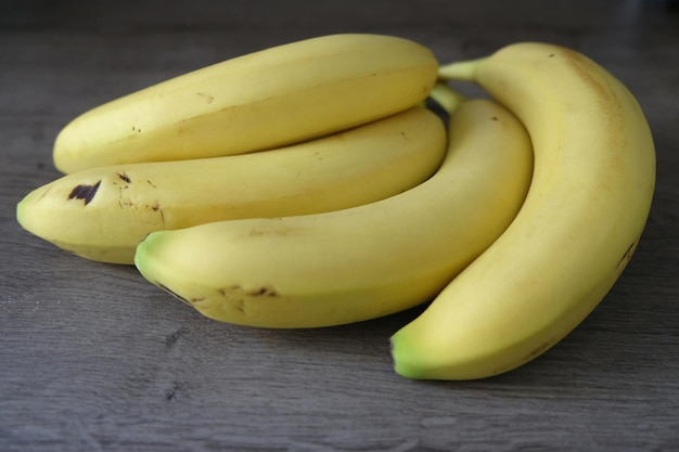 Close-up van bananen op tafel