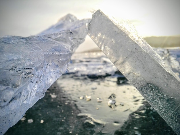 Foto close-up van bevroren water tegen de lucht