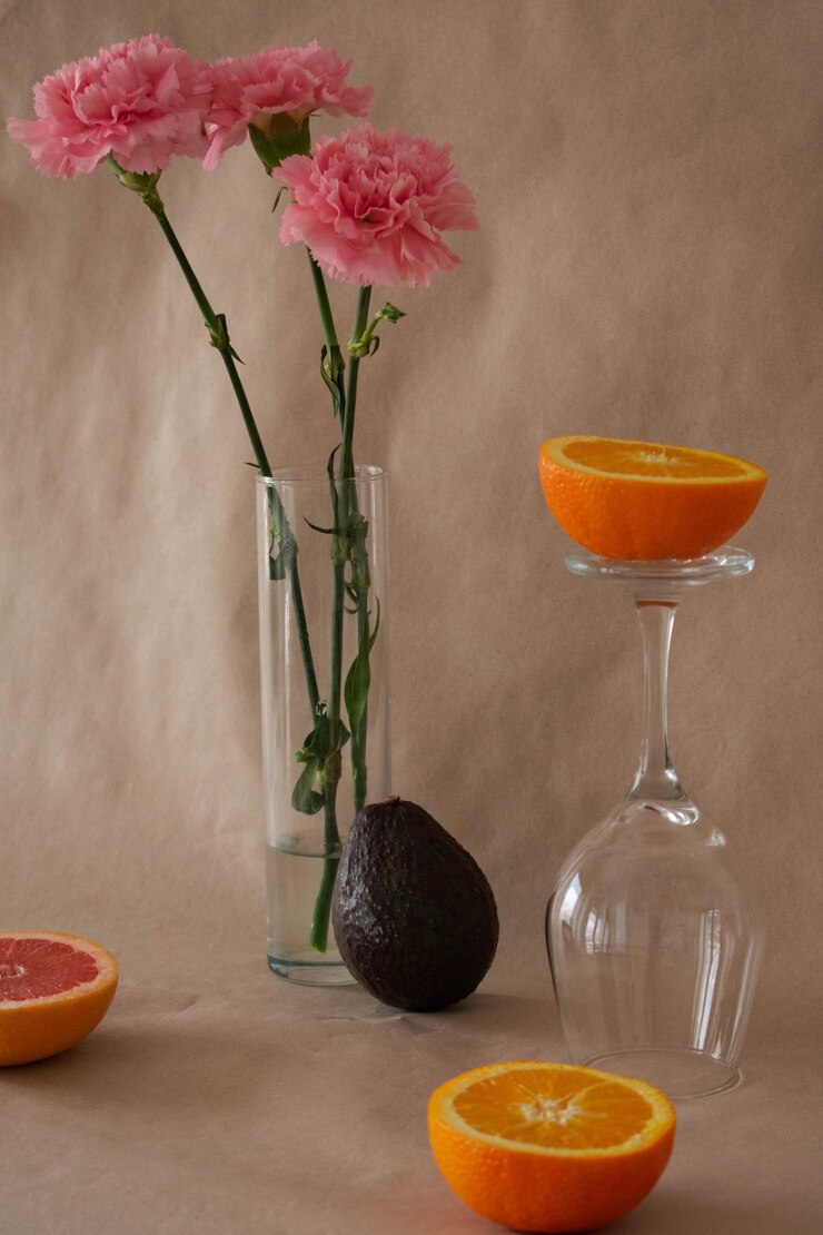 Foto close-up van bloemen op tafel