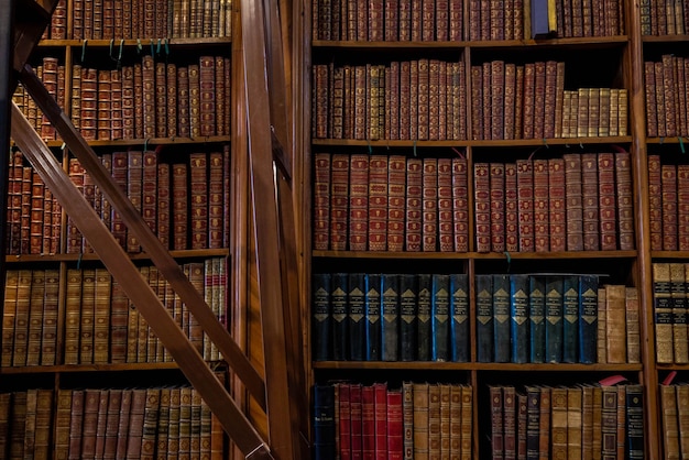 Close-up van boeken in de plank