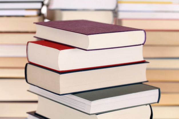 Foto close-up van boeken op tafel