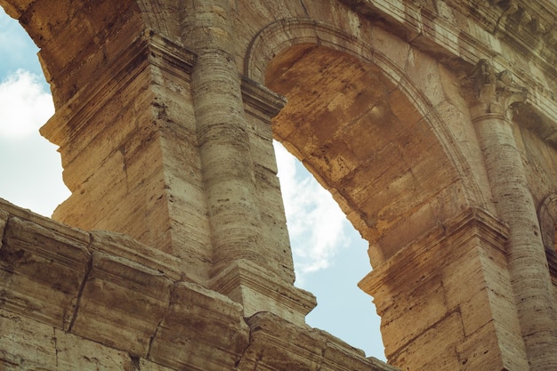 Close-up van bogen van Colosseum Roma Italië