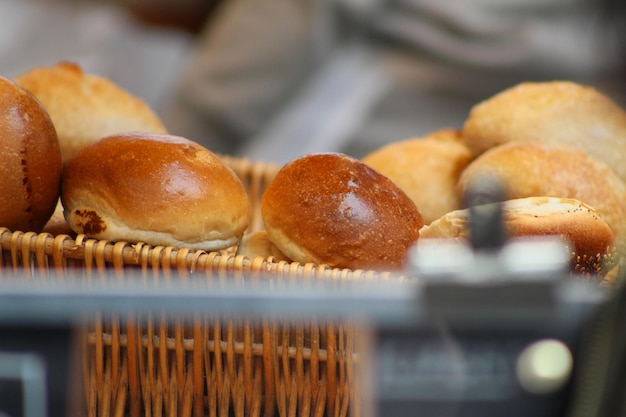 Close-up van brood in mand