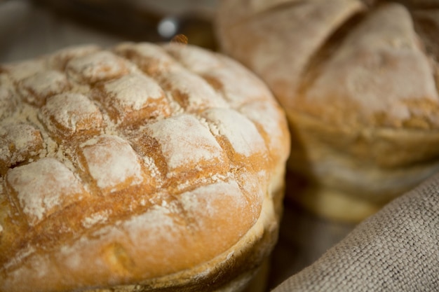 Close-up van brood in mand