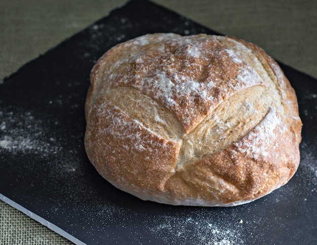 Close-up van brood met meel
