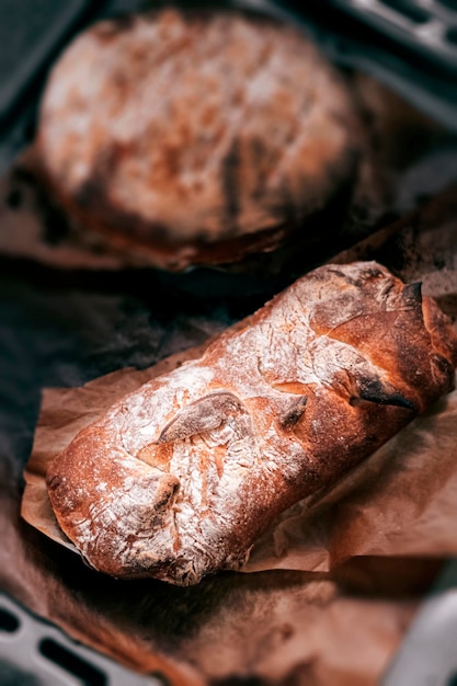 Close-up van brood op bakplaat