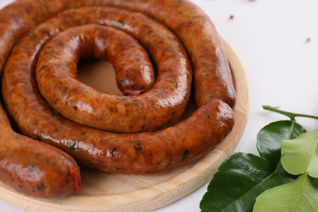 Foto close-up van brood op een bord op tafel