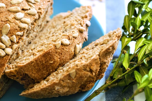 Close-up van brood op een bord