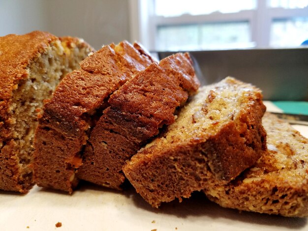 Foto close-up van brood op een bord