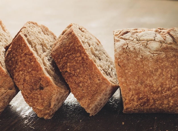 Close-up van brood op tafel