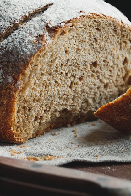 Close-up van brood op textiel