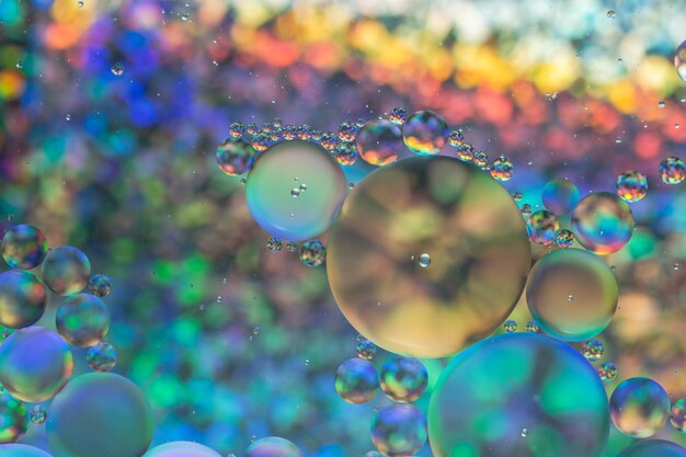 Foto close-up van bubbels in water