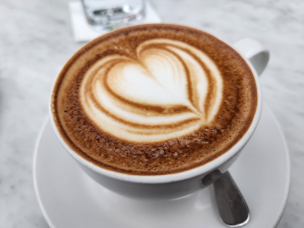 Close-up van cappuccino op tafel