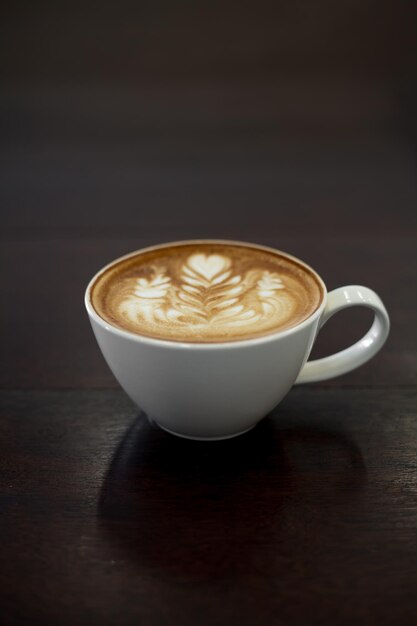 Foto close-up van cappuccino op tafel