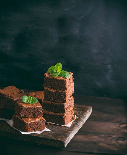 Close-up van chocoladekoek op tafel
