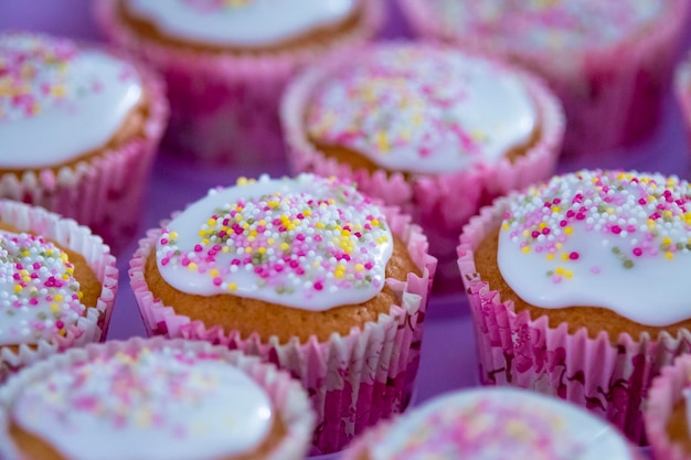 Close-up van cupcakes op tafel