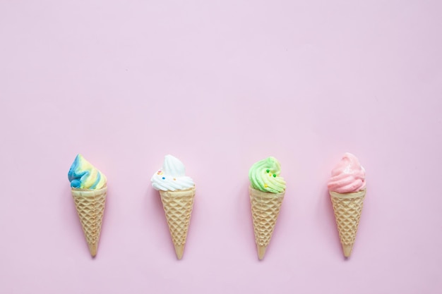 Close-up van cupcakes tegen witte achtergrond