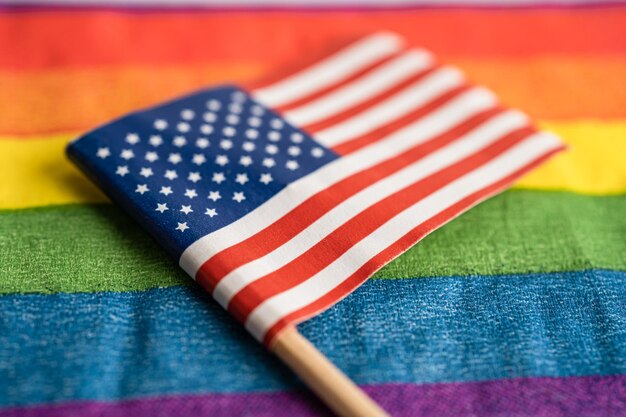 Foto close-up van de amerikaanse vlag op tafel