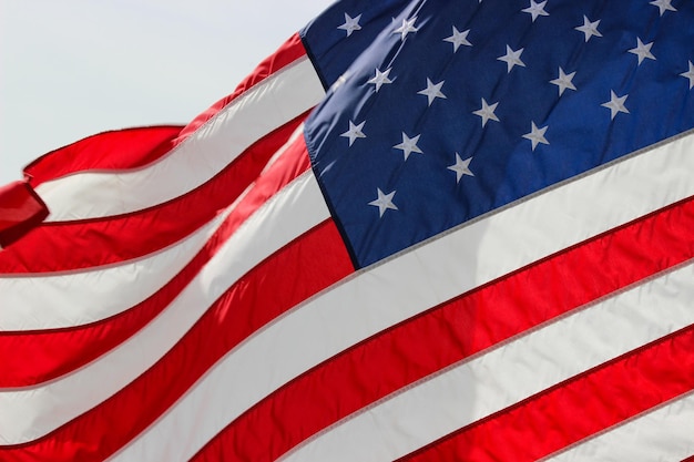 Close-up van de Amerikaanse vlag tegen de lucht
