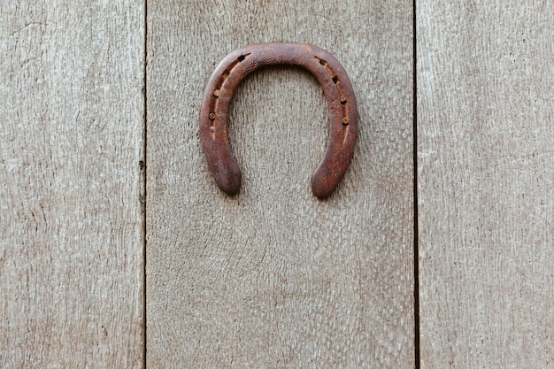 Foto close-up van de deurklopper op de muur