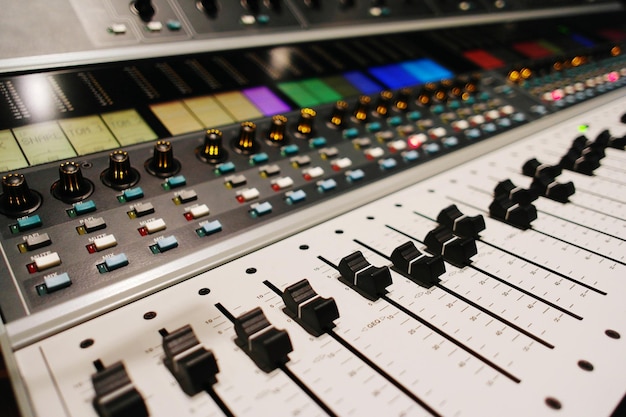 Close-up van de geluidsmixer