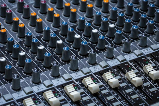 Close-up van de geluidsmixer