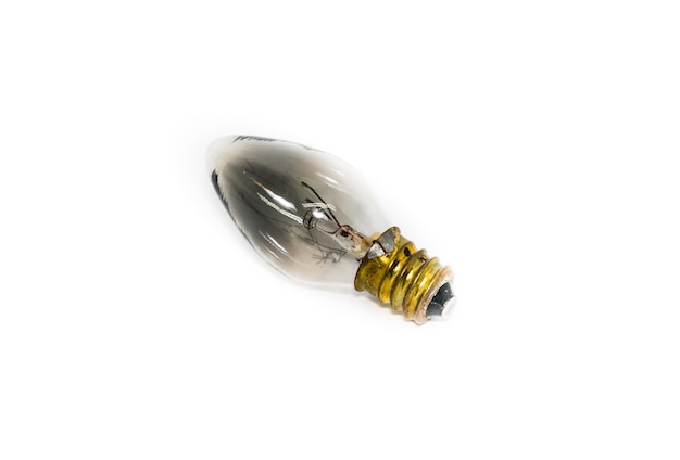 Close-up van de gloeilamp op een witte achtergrond
