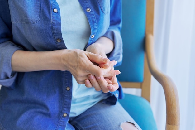 Close-up van de hand van de vrouw Stress nervositeit spanning angst angst mensen