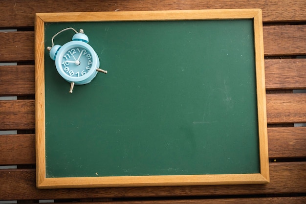 Close-up van de klok op tafel