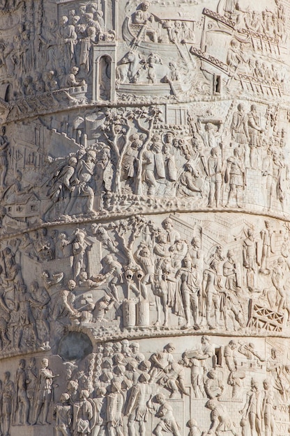 Close-up van de Kolom van Trajanus Colonna Traiana detail van de Romeinse triomfkolom in Rome Italië