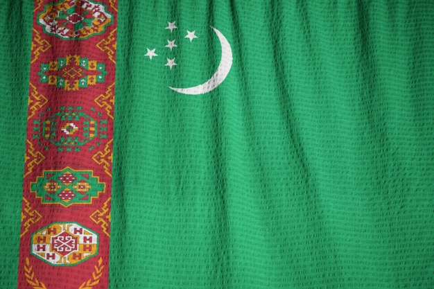 Close-up van de ruige Vlag van Turkmenistan, vlag van Turkmenistan waait in de wind